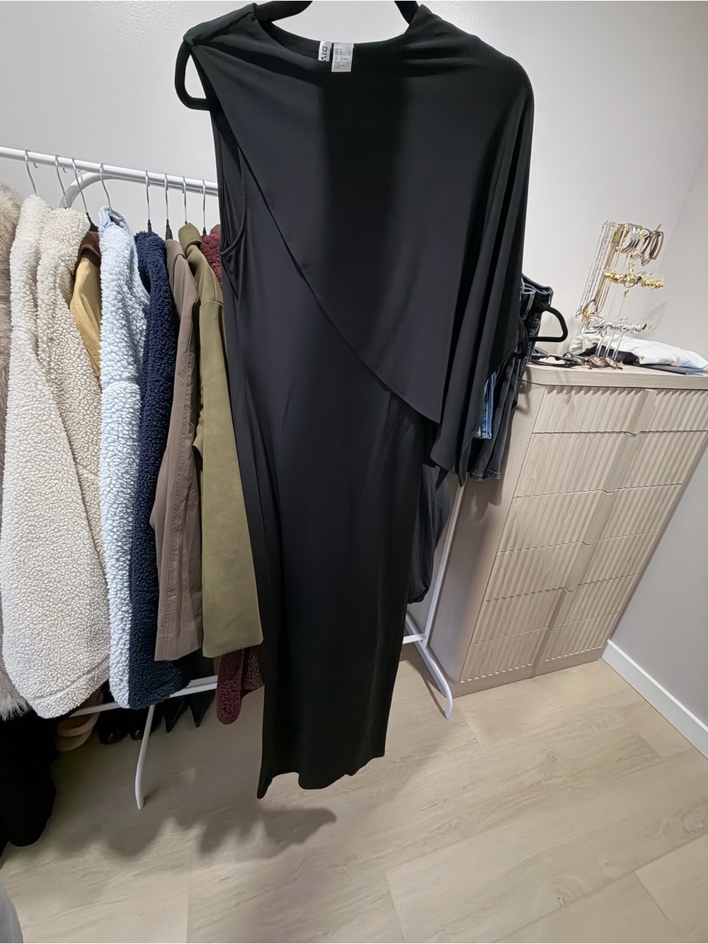 CAPE DETAIL MAXI DRESS - Picture 2 of 3